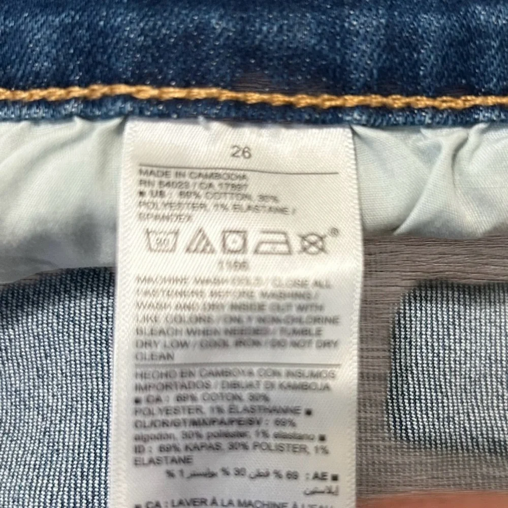 Old Navy NEW Mid Rise Medium Wash Denim Shorts Women’s Plus Size 26 NWT